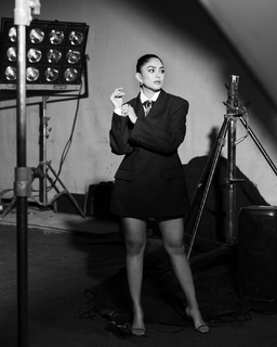 Mrunal Thakur feet photo thumbnail