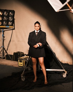 Mrunal Thakur feet photo thumbnail