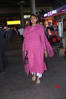 Mrunal Thakur feet photo thumbnail