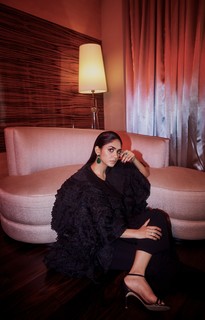 Mrunal Thakur feet photo thumbnail