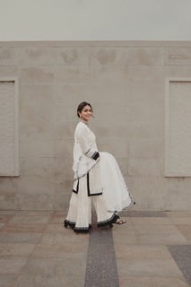 Mrunal Thakur feet photo thumbnail