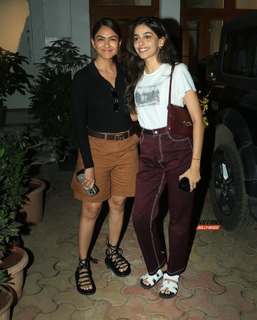 Mrunal Thakur feet photo thumbnail