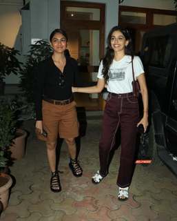 Mrunal Thakur feet photo thumbnail