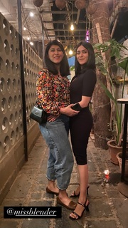 Mrunal Thakur feet photo thumbnail