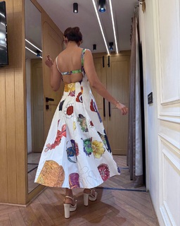 Mrunal Thakur feet photo thumbnail