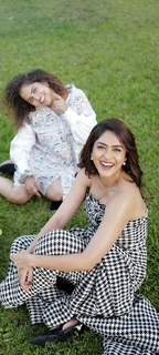 Mrunal Thakur feet photo thumbnail