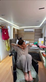 Mrunal Thakur feet photo thumbnail