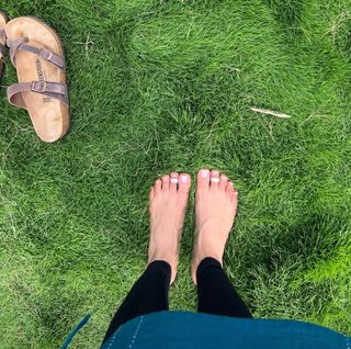 Mrunal Thakur feet photo thumbnail