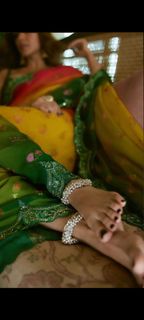 Mrunal Thakur feet photo thumbnail