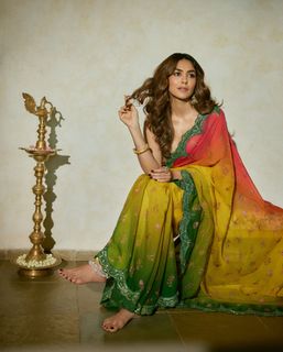 Mrunal Thakur feet photo thumbnail