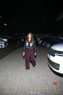 Mrunal Thakur feet photo thumbnail