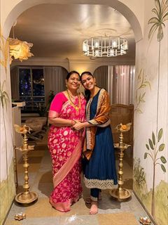 Mrunal Thakur feet photo thumbnail