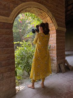 Mrunal Thakur feet photo thumbnail