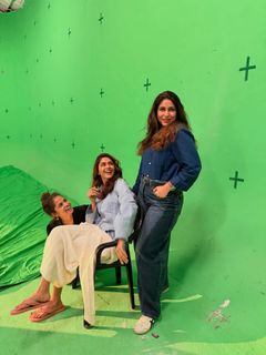 Mrunal Thakur feet photo 12