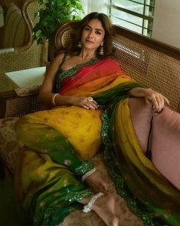 Mrunal Thakur feet photo 11
