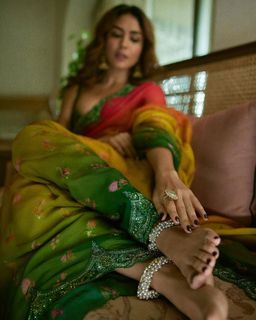 Mrunal Thakur feet photo 10