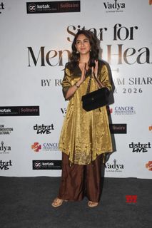Mrunal Thakur feet photo 13