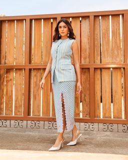Mrunal Thakur feet photo 3