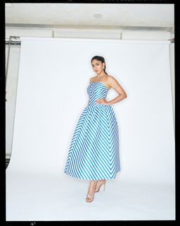 Mrunal Thakur feet photo 2