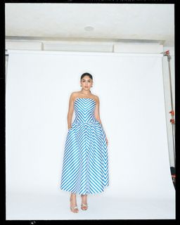 Mrunal Thakur feet photo 19