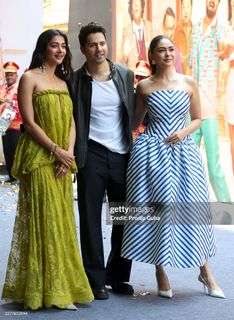 Mrunal Thakur feet photo 6