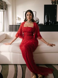 Mrunal Thakur feet photo 9