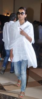 Mugdha Godse feet photo 5