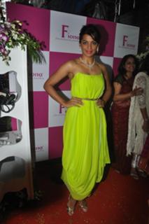 Mugdha Godse feet photo 4