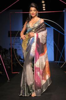 Mugdha Godse feet photo 17