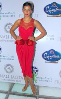 Mugdha Godse feet photo 13