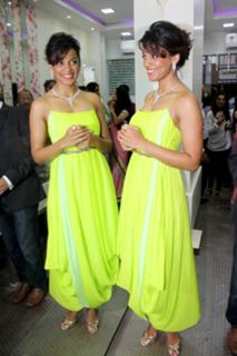 Mugdha Godse feet photo 10
