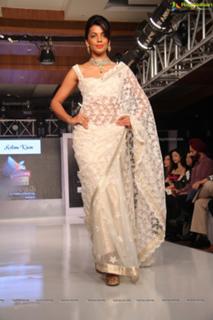 Mugdha Godse feet photo 7