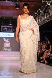 Mugdha Godse feet photo 3