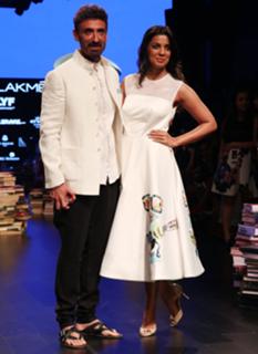Mugdha Godse feet photo 18
