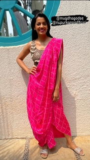 Mugdha Godse feet photo 4