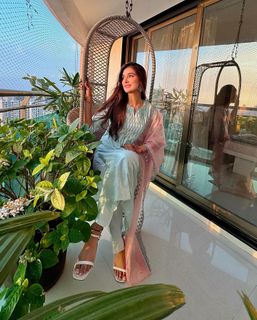 Mukti Mohan feet photo 11