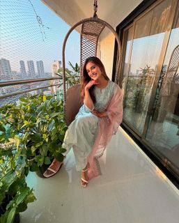 Mukti Mohan feet photo 10