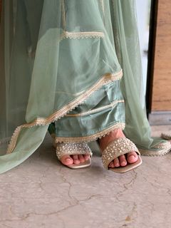Mukti Mohan feet photo 3