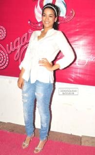 Mumait Khan feet photo 7