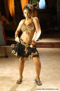 Mumait Khan feet photo 8