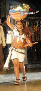 Mumait Khan feet photo 5