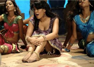 Mumait Khan feet photo 1