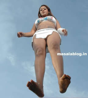 Mumait Khan feet photo 5