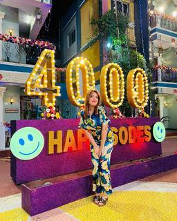 Munmun Dutta feet photo thumbnail