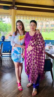 Munmun Dutta feet photo thumbnail