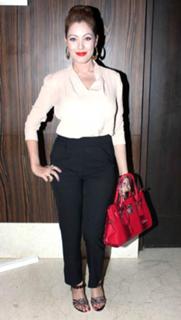 Munmun Dutta feet photo thumbnail