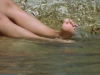 Muriel Baumeister feet photo 4