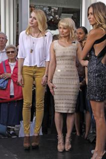 MyAnna Buring feet photo thumbnail