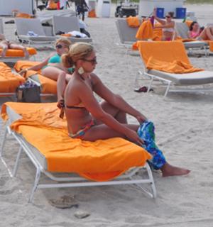 Mya feet photo thumbnail