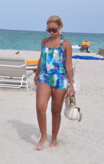 Mya feet photo thumbnail